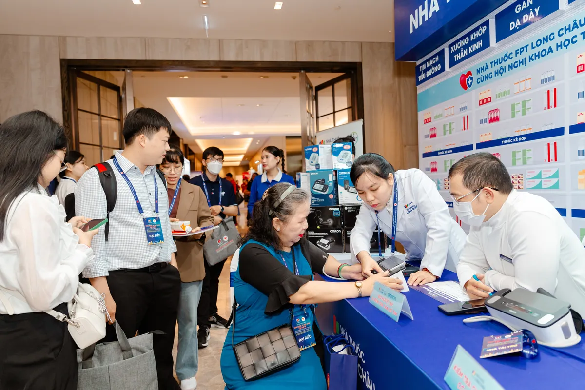 Vì sức khỏe triệu người Việt, Long Châu và OMRON giới thiệu công nghệ tầm soát huyết áp tiên tiến hàng đầu Nhật Bản - Ảnh 1.