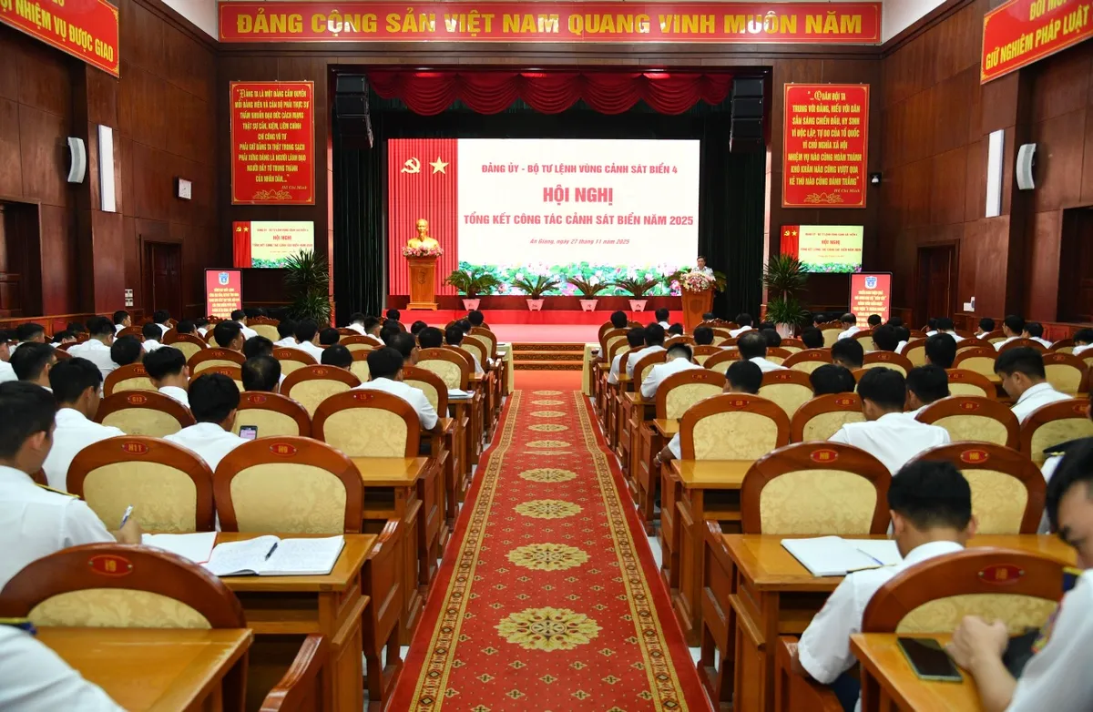 Vùng Cảnh sát biển 4 thu giữ hơn 2 triệu lít dầu DO lậu trên biển Tây Nam- Ảnh 2.