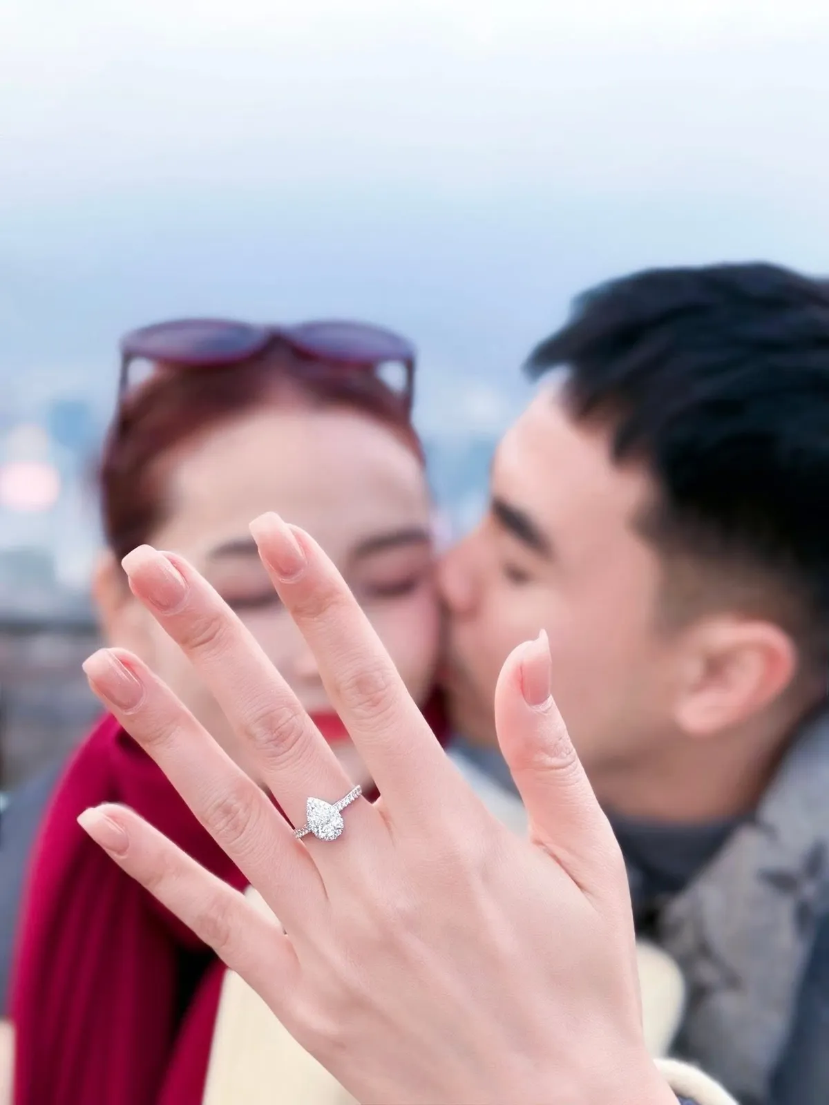 MC Mù Tạt Huyền Trang nhận lời cầu hôn của tuyển thủ Đức Huy - Ảnh 1.