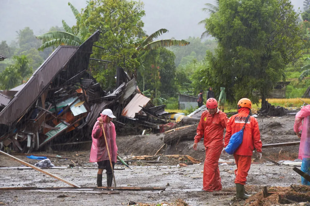 Các nước châu Á nỗ lực khắc phục hậu quả mưa lũ- Ảnh 1.