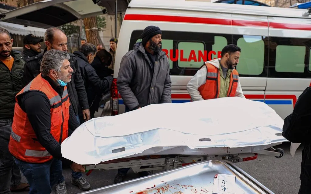 Theo truyền thông Syria, ít nhất 13 người đã thiệt mạng trong cuộc đột kích và không kích của Israel vào thị trấn Beit Jinn hôm 28/11/2025 (Ảnh: AP)