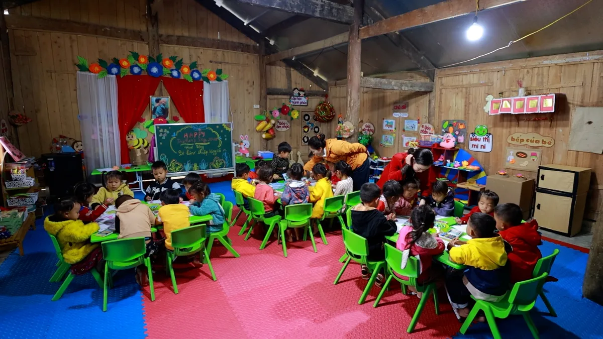 Nguy cơ sạt lở đe dọa điểm trường: 28 trẻ phải học tạm tại nhà dân - Ảnh 2.