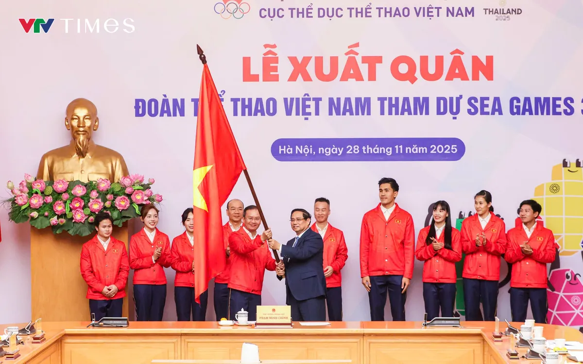 Thủ tướng Phạm Minh Chính trao cờ xuất quân cho Đoàn Thể thao Việt Nam, gửi gắm kỳ vọng các "chiến binh sao vàng" sẽ phát huy khí phách và bản lĩnh của người Việt Nam, thi đấu tốt và mang vinh quang về cho Tổ quốc.