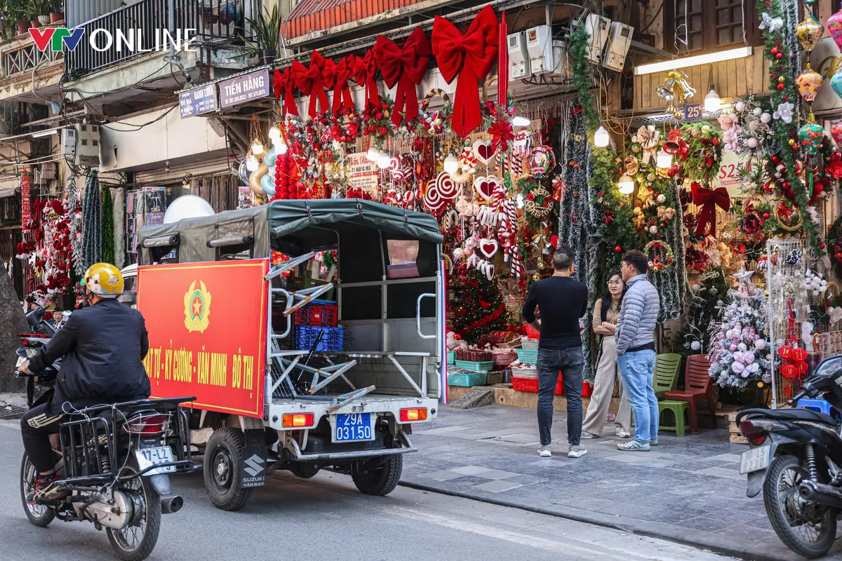 Nhiều tuyến phố tại phường Hoàn Kiếm sạch thoáng sau nhiều ngày ra quân xử lý - Ảnh 6.