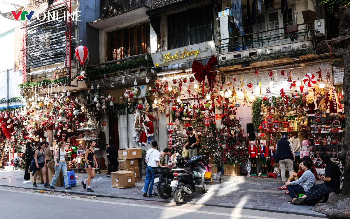 Nhiều tuyến phố tại phường Hoàn Kiếm sạch thoáng sau nhiều ngày ra quân xử lý - Ảnh 1.