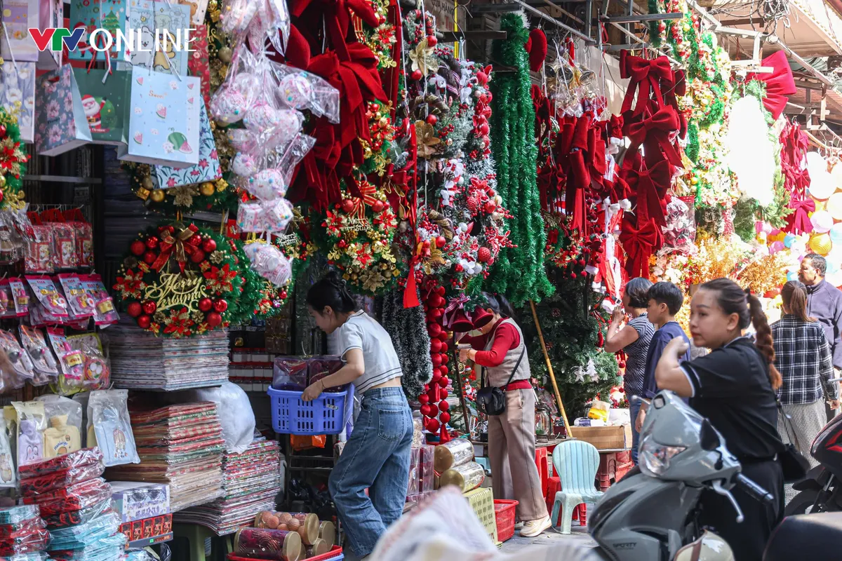 Nhiều tuyến phố tại phường Hoàn Kiếm sạch thoáng sau nhiều ngày ra quân xử lý - Ảnh 3.