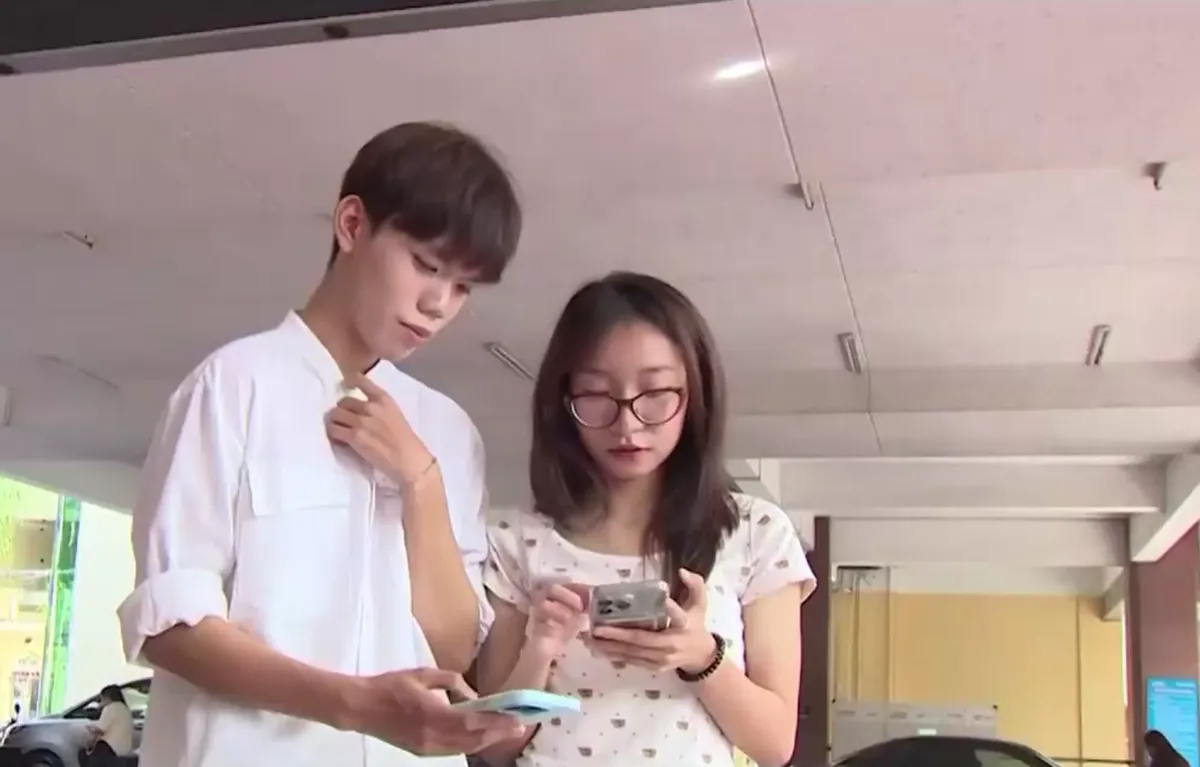 Mạng x&atilde; hội t&aacute;c động mạnh mẽ đến giới trẻ Việt Nam - Ảnh 2.