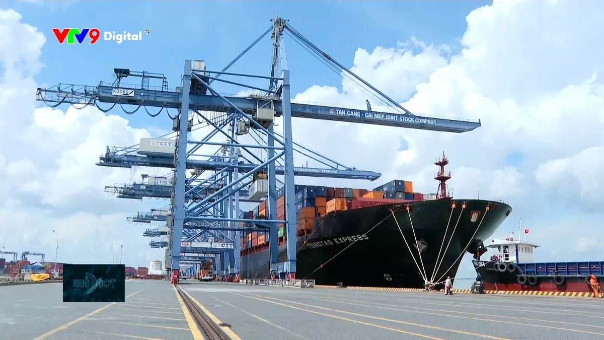 Doanh nghiệp tăng tốc đầu tư công nghệ hệ thống logistics và cảng biển