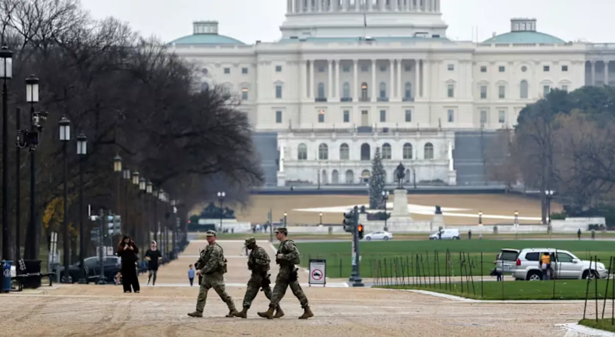 Tổng thống Trump tuyên bố Mỹ ngừng tiếp nhận người nhập cư từ "các nước thứ ba" - Ảnh 2.