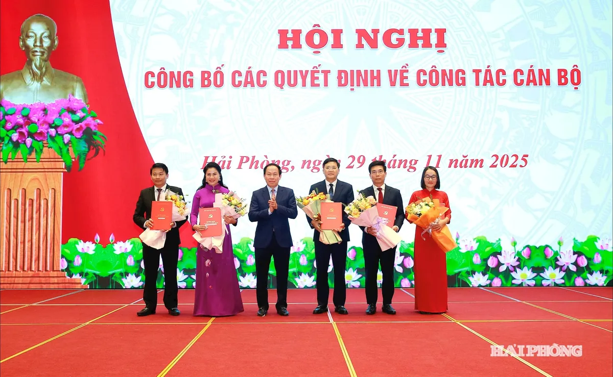 Công bố Quyết định chức vụ Chánh Thanh tra thành phố Hải Phòng và các quyết định về nhân sự khác - Ảnh 1.