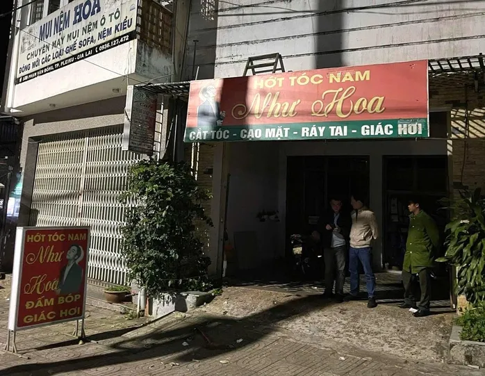 Triệt phá loạt ổ mại dâm trá hình karaoke, nhà nghỉ “chui” ở Hà Nội, bắt giữ 19 đối tượng - Ảnh 1.