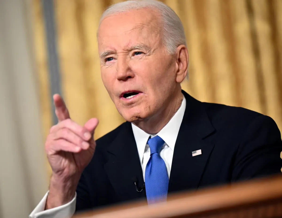 Tổng thống Trump hủy toàn bộ sắc lệnh của ông Biden được ký bằng bút ký tự động- Ảnh 1. Tổng thống Trump hủy toàn bộ sắc lệnh của ông Biden được ký bằng bút ký tự động- Ảnh 1.
