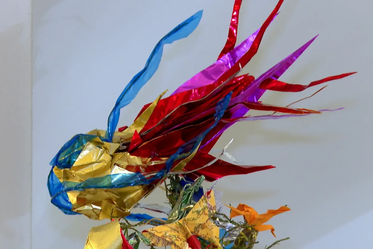 Cây thông Noel đặc biệt biết “kể chuyện” khủng long- Ảnh 2.