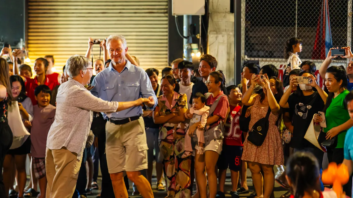 Phố đi bộ Ninh Kiều thu hút du khách trong ngày trở lại- Ảnh 20.