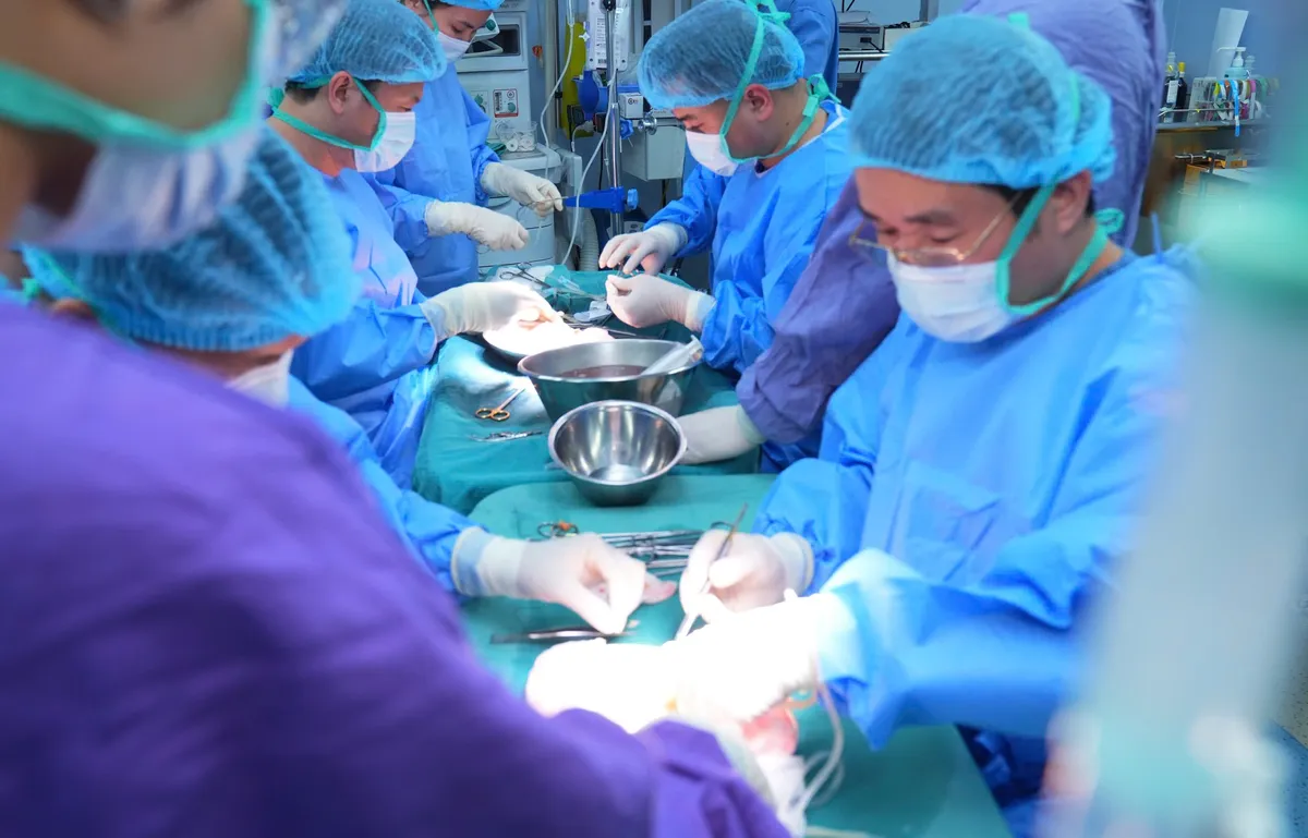 Ca lấy, ghép đa tạng thứ 3 liên tiếp trong tháng tại Bệnh viện Trung ương Quân đội 108- Ảnh 2. Ca lấy, ghép đa tạng thứ 3 liên tiếp trong tháng tại Bệnh viện Trung ương Quân đội 108- Ảnh 2.