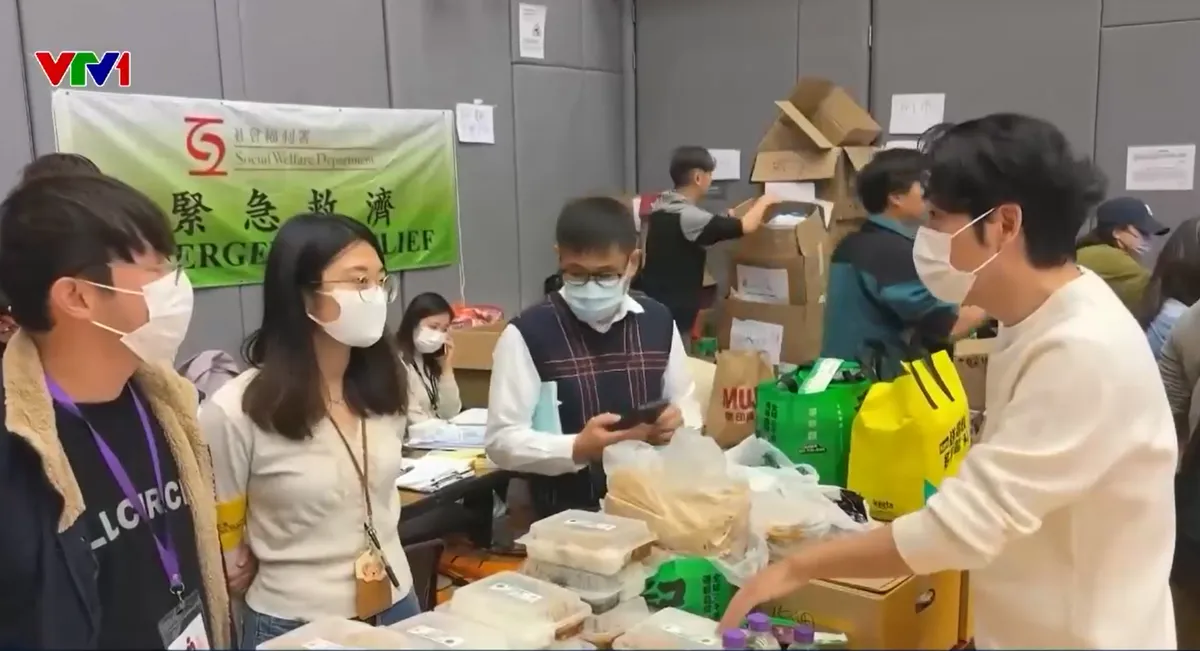 Tình người tỏa sáng trong thảm kịch hỏa hoạn tại Hong Kong (Trung Quốc) - Ảnh 1.