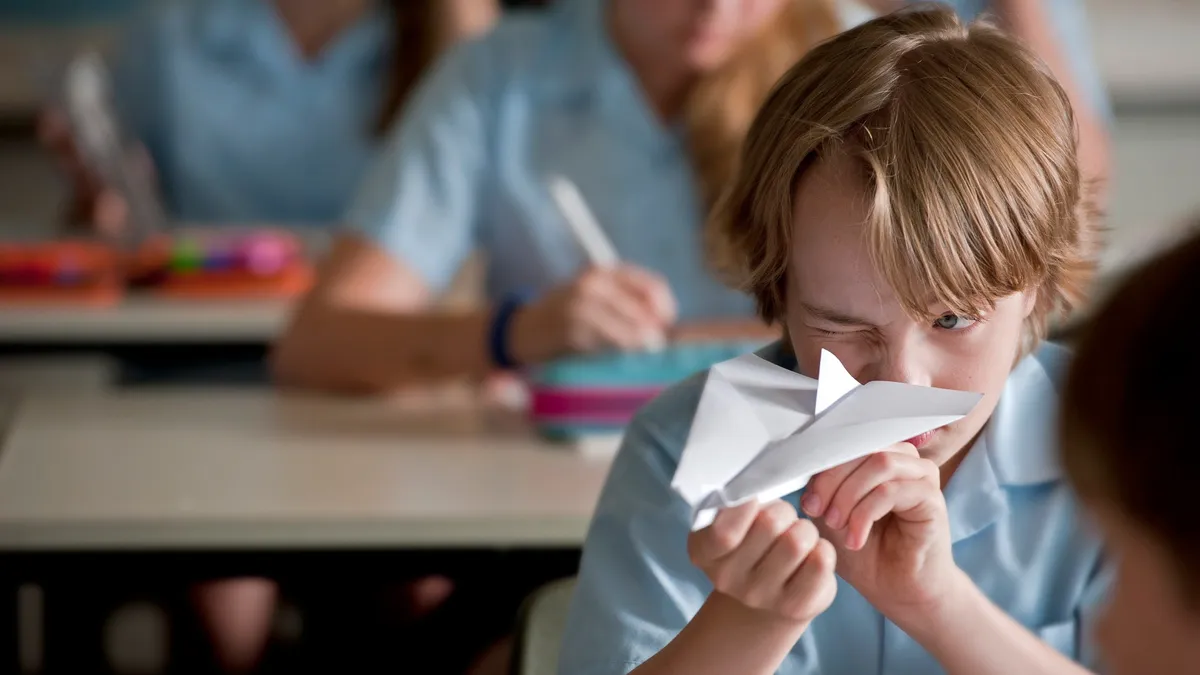 Phim điện ảnh 'Máy bay giấy' lên sóng VTV3 cuối tuần - Ảnh 8.