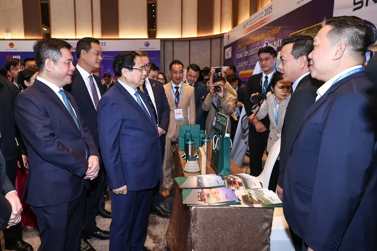 Thủ tướng: Đưa Việt Nam trở thành trung tâm dịch vụ logistics hàng đầu khu vực, châu lục và thế giới- Ảnh 2.