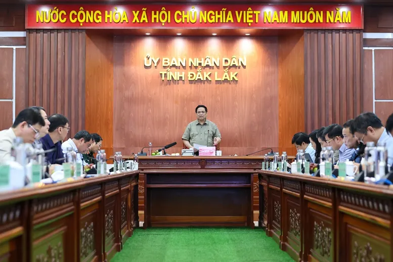 Thủ tướng Phạm Minh Chính: Khẩn trương dựng lại nhà, phục hồi sinh kế cho nhân dân vùng lũ - Ảnh 3.