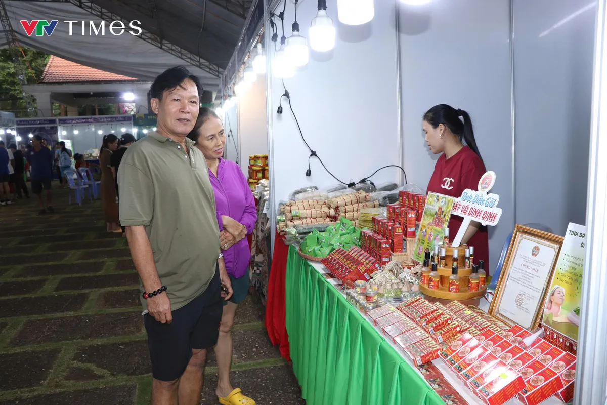 Đặc sản ba miền quy tụ tại sự kiện “Kết nối giao thương sản phẩm OCOP TP Hồ Chí Minh”- Ảnh 3.