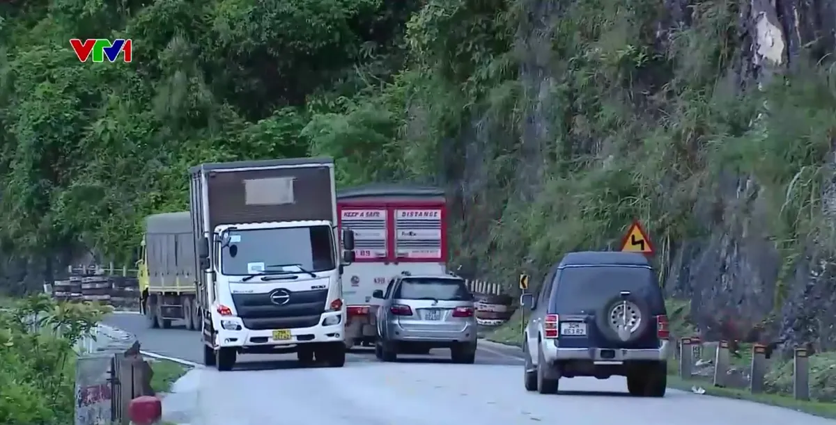 Đảm bảo an toàn lưu thông trên đường đèo dốc- Ảnh 3. Đảm bảo an toàn lưu thông trên đường đèo dốc- Ảnh 3.