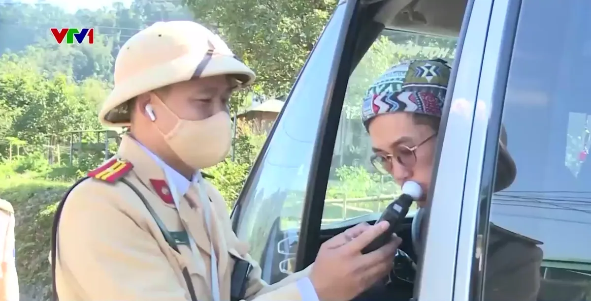 Đảm bảo an toàn lưu thông trên đường đèo dốc- Ảnh 4. Đảm bảo an toàn lưu thông trên đường đèo dốc- Ảnh 4.