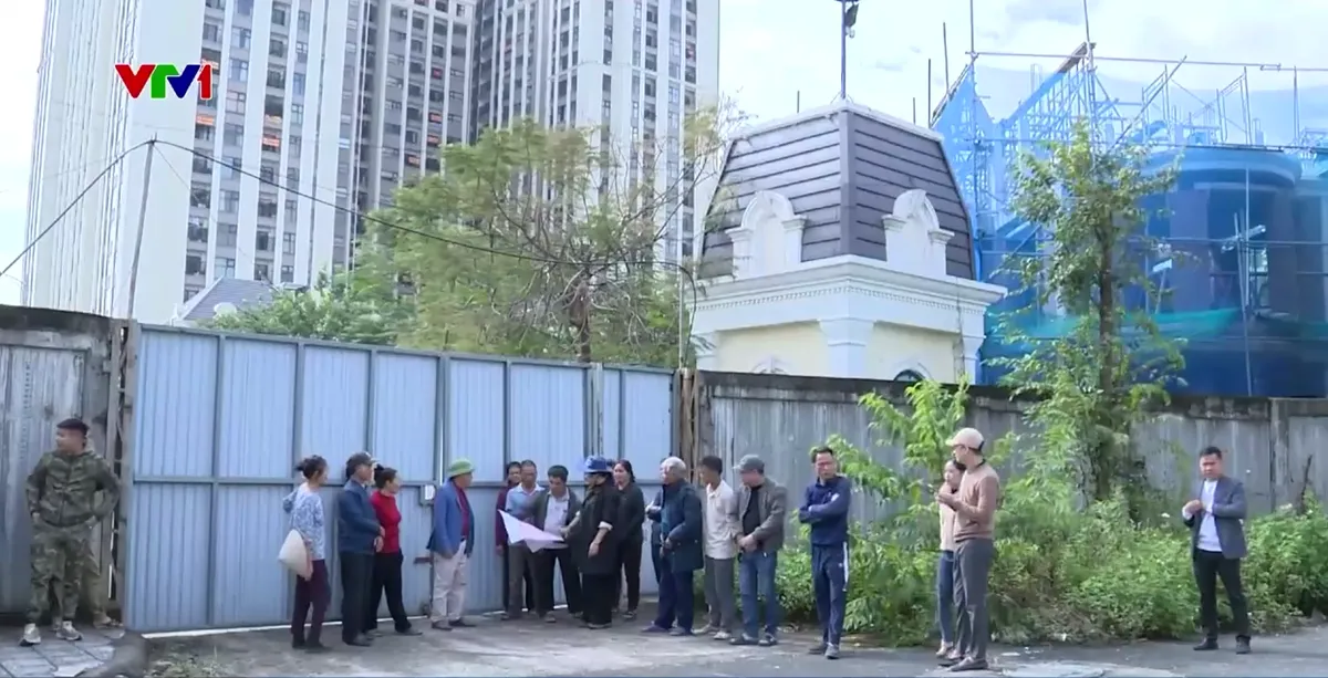 Người d&acirc;n x&atilde; Sơn Đồng mong c&oacute; đường thẳng ra nội đồng - Ảnh 1.