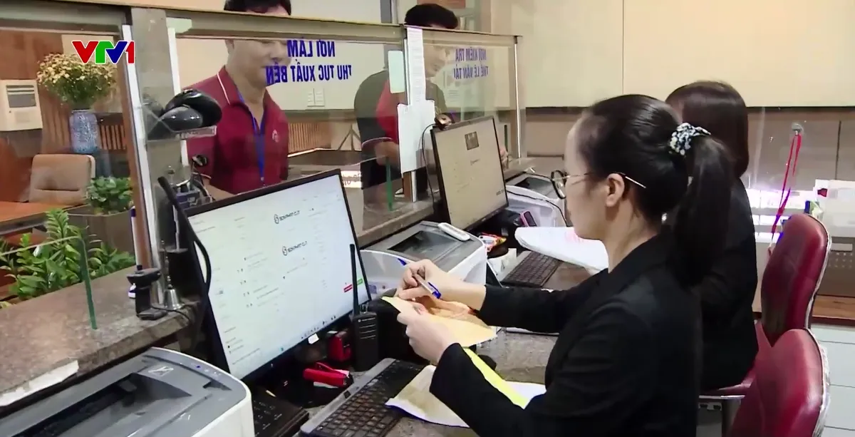 Triển khai thu phí không dừng tại bến xe: Thuận lợi cho nhà xe, thách thức với quản lý - Ảnh 2.