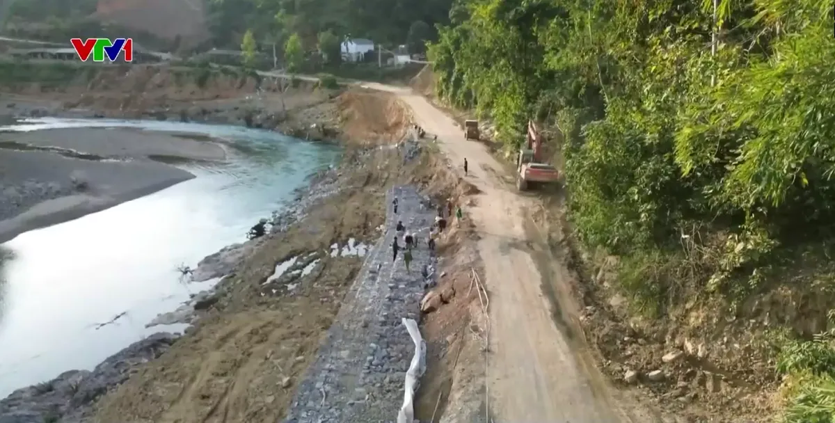 Thanh Hóa khắc phục 4.500 điểm sạt lở giao thông sau lũ - Ảnh 1.