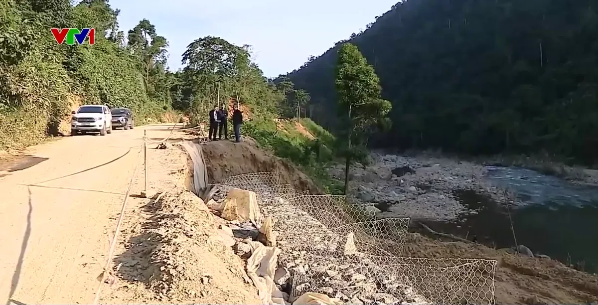 Thanh Hóa khắc phục 4.500 điểm sạt lở giao thông sau lũ - Ảnh 2.