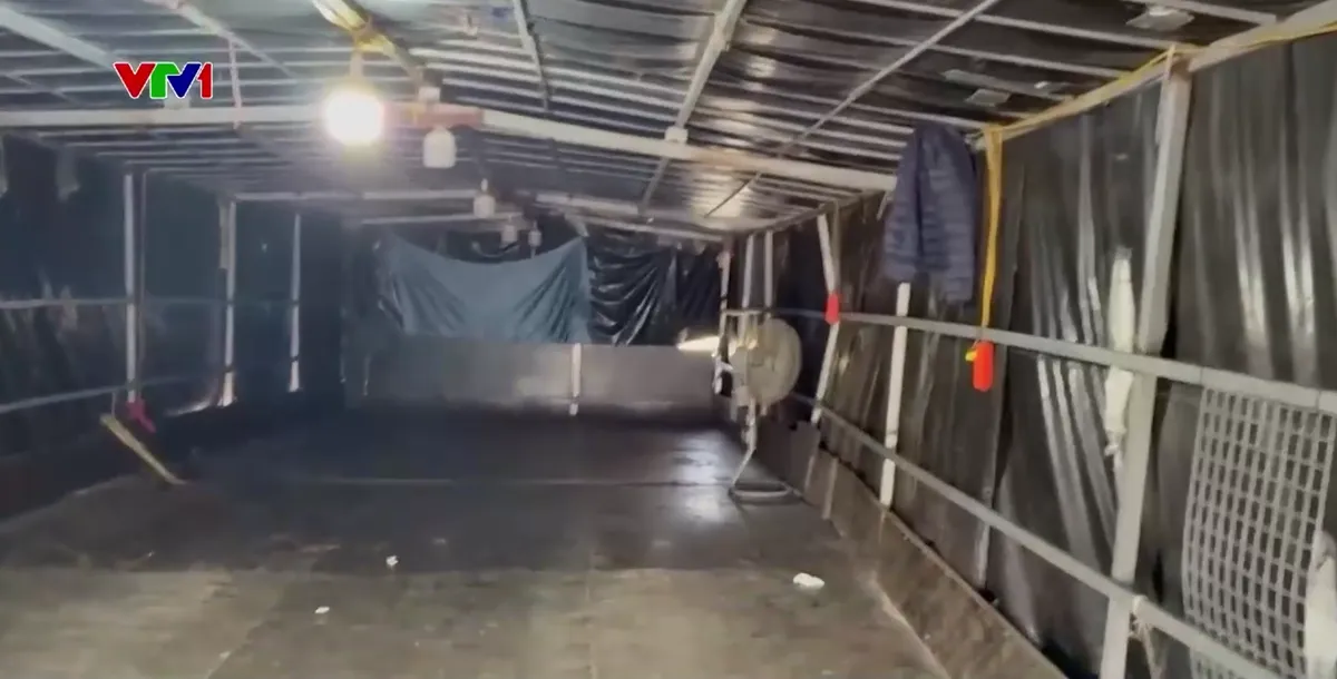 Triệt phá sới bạc trên sông quy mô lớn ở Hà Nội - Ảnh 4.