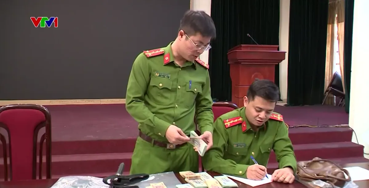 Triệt phá sới bạc trên sông quy mô lớn ở Hà Nội - Ảnh 3.