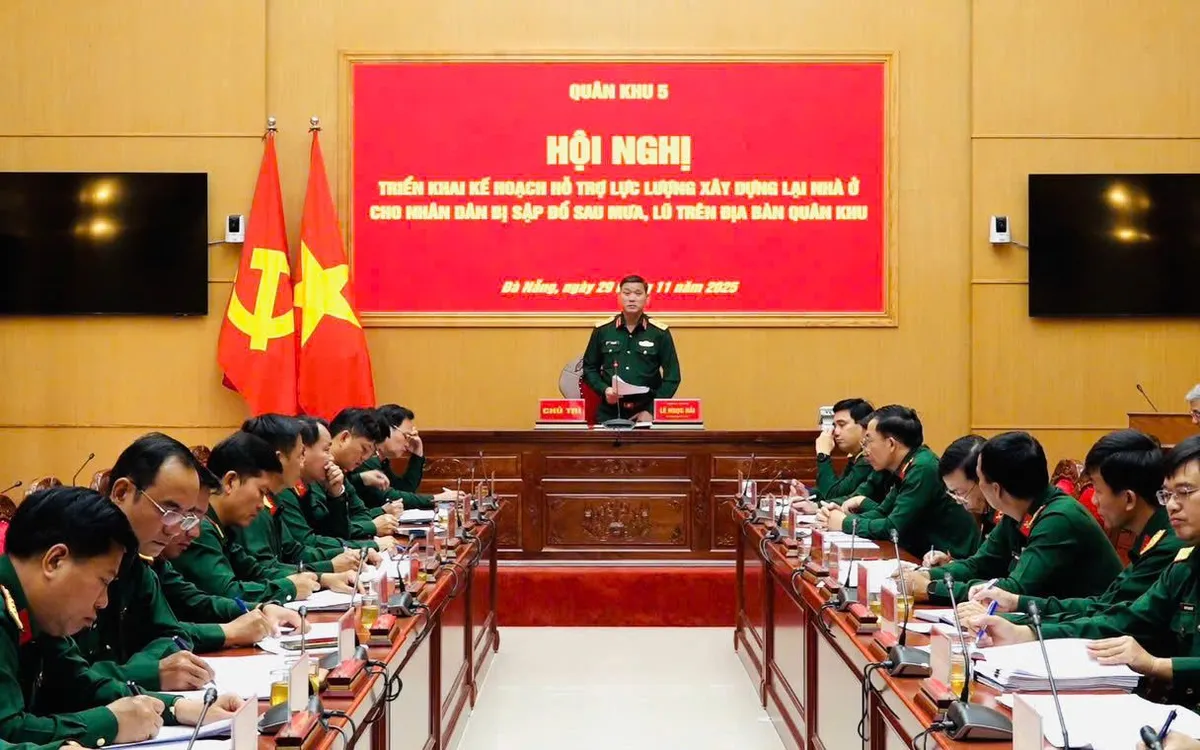 Quân khu 5 triển khai kế hoạch hỗ trợ dựng lại nhà cho dân vùng lũ.