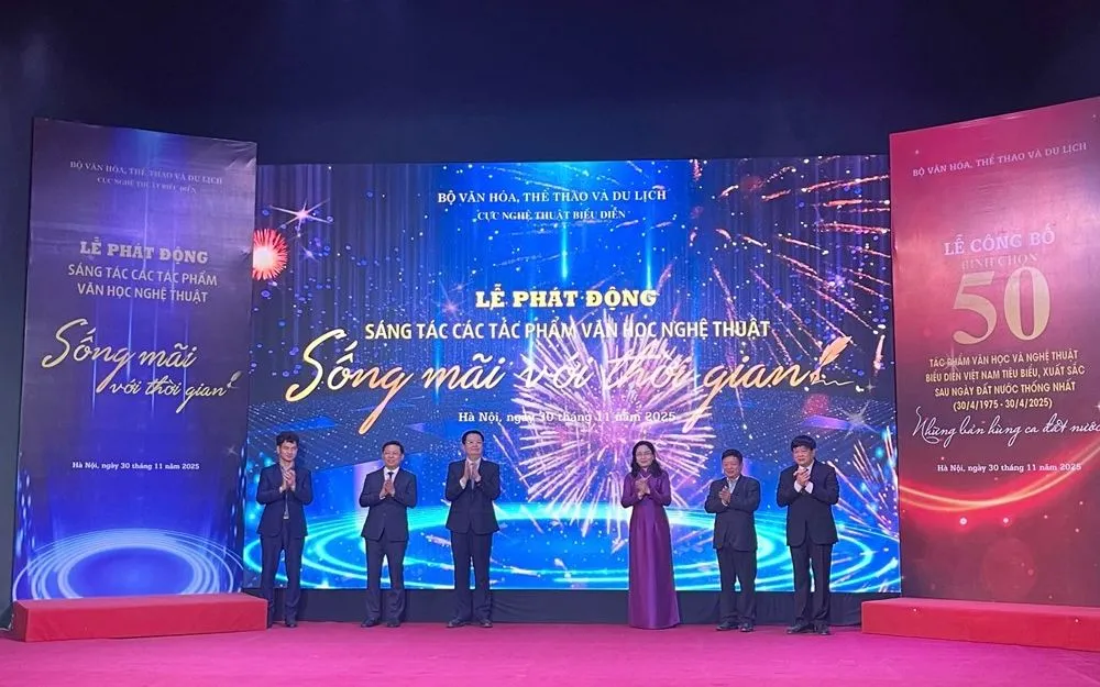 Phó Thủ tướng Chính phủ Mai Văn Chính và các đại biểu tại buổi lễ