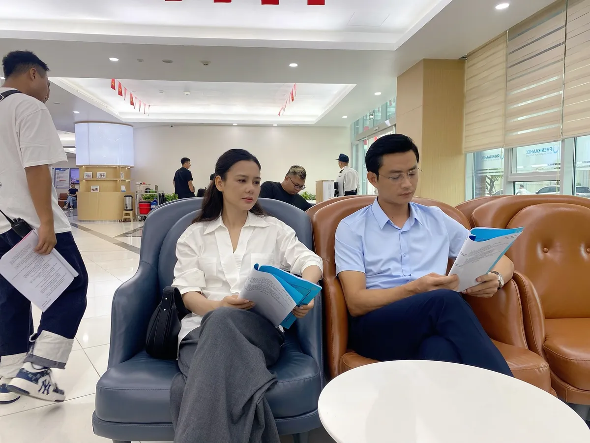 Diễn viên Huyền Sâm tạm biệt đoàn làm phim "Lằn ranh" - Ảnh 3.