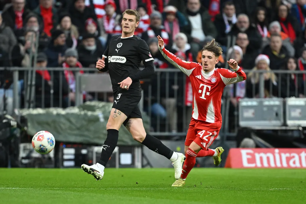 Ngược dòng kịch tính, Bayern Munich giữ vững ngôi đầu Bundesliga- Ảnh 3.