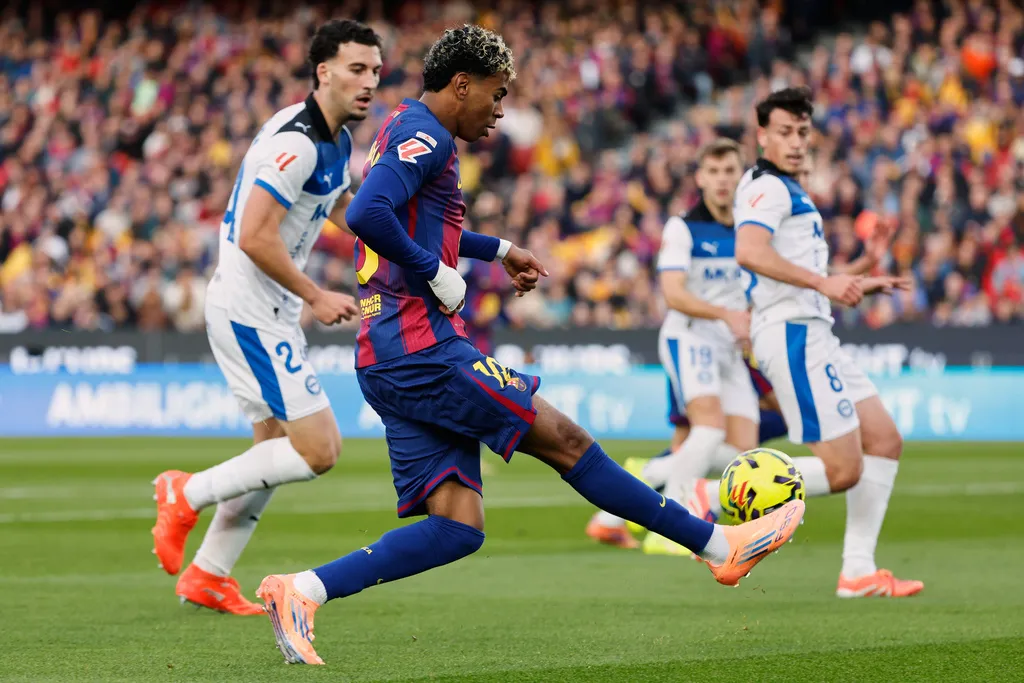 Yamal tỏa sáng, Barcelona vượt Real Madrid trên BXH- Ảnh 2.