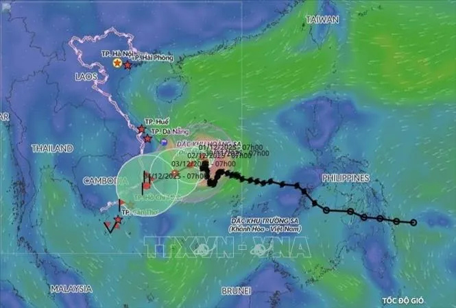Bão số 15 lại đổi hướng di chuyển, dự báo suy yếu dần - Ảnh 1.