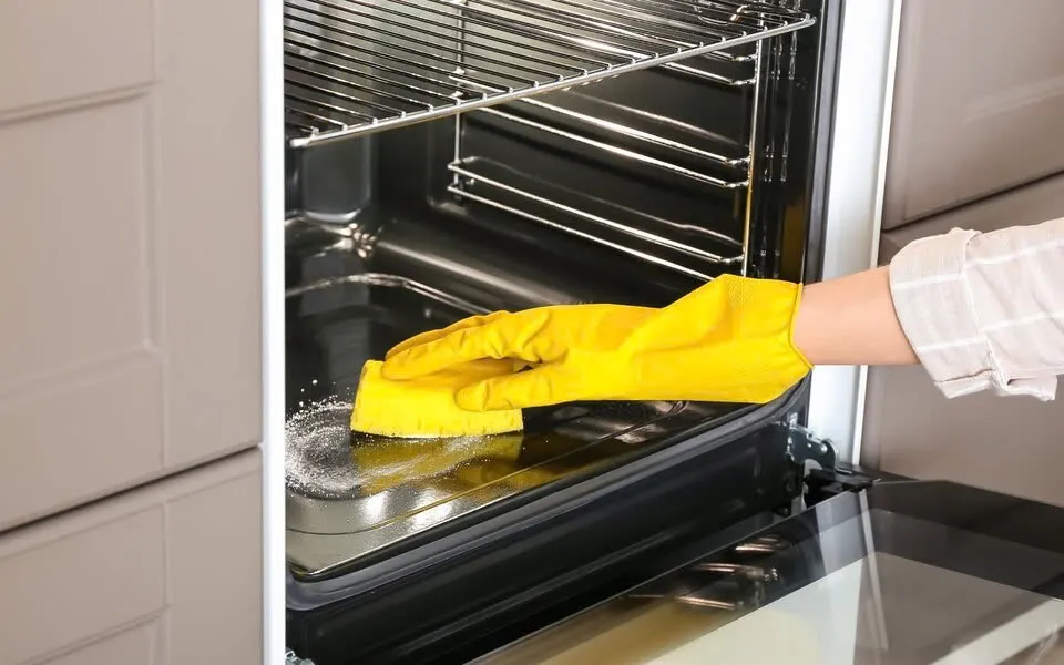 Mẹo vệ sinh l&ograve; nướng đơn giản m&agrave; bất kỳ gia đ&igrave;nh n&agrave;o cũng &aacute;p dụng được- Ảnh 2.