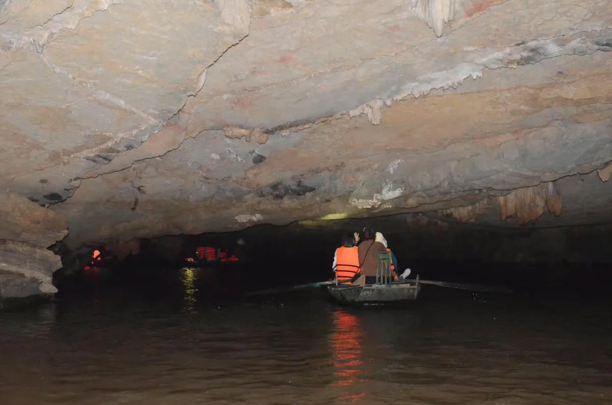 Vẻ đẹp huyền ảo của Hang Bụt trong quần thể danh thắng Ninh B&igrave;nh- Ảnh 2.