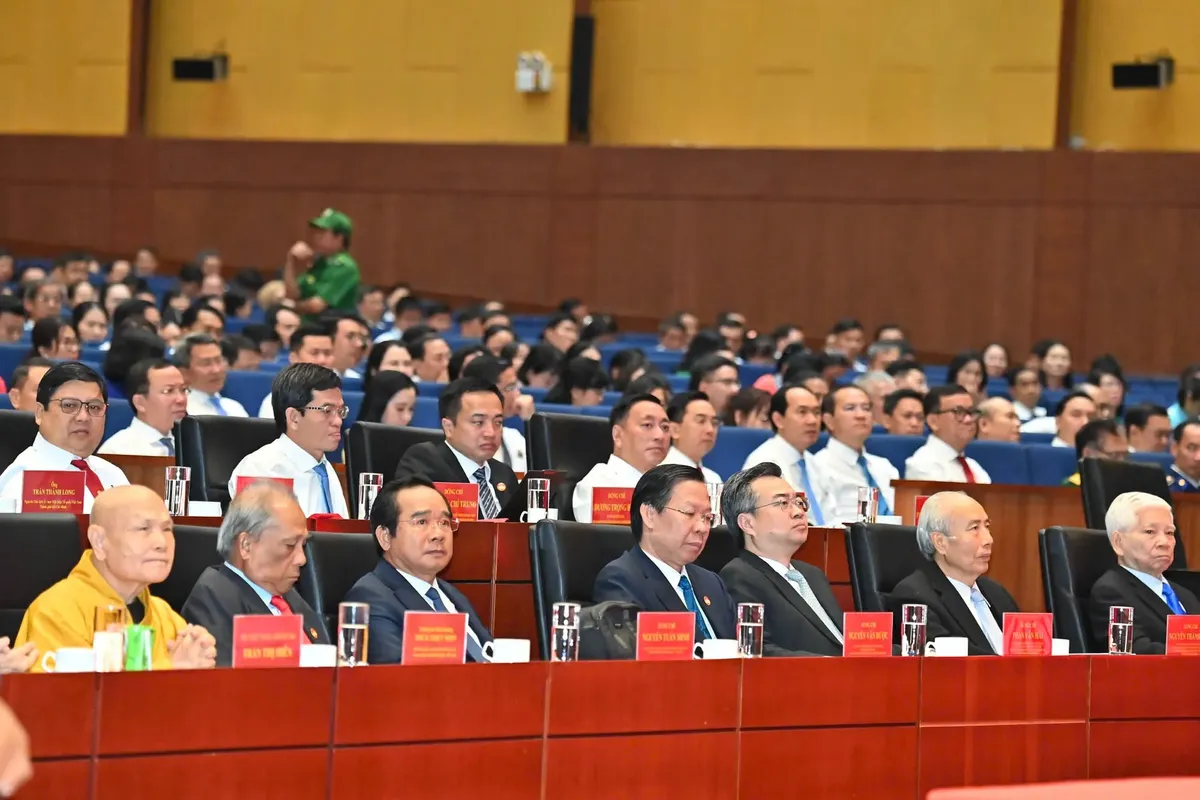 Bí thư Thành ủy TP Hồ Chí Minh Trần Lưu Quang: Cầu thị, dũng cảm sửa mình là chìa khóa để chinh phục lòng dân - Ảnh 2.