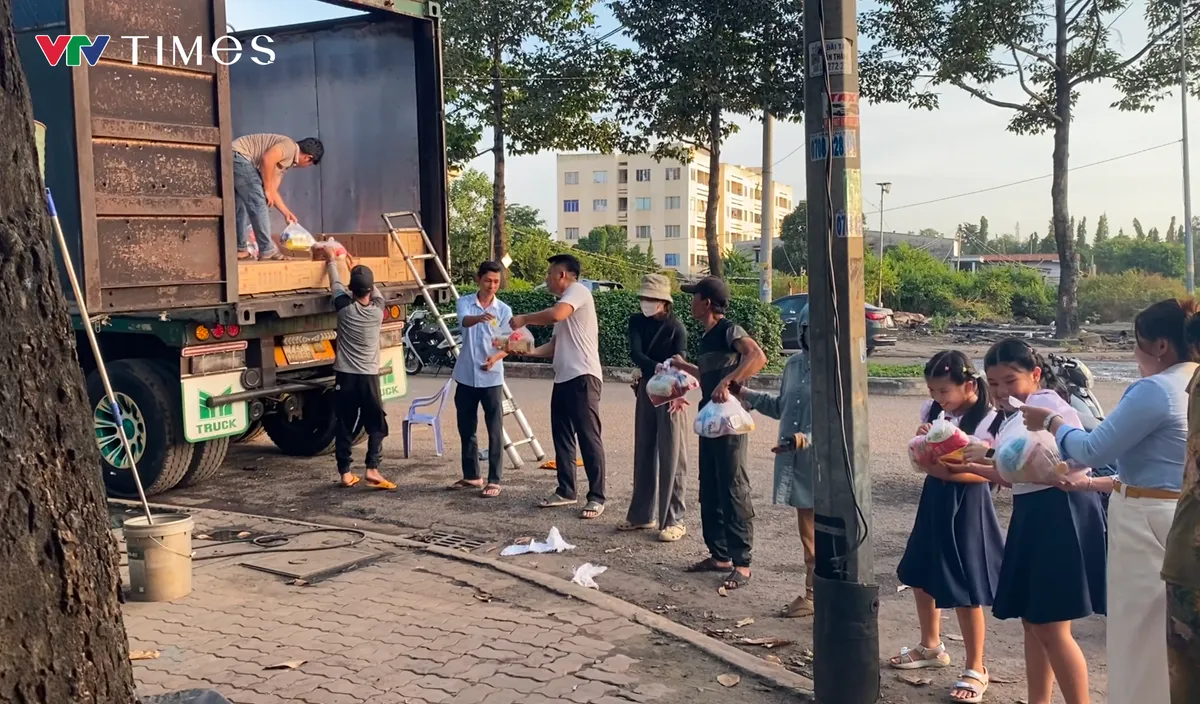 TP Hồ Chí Minh: Kiểm soát chặt việc ủng hộ, cứu trợ bà con vùng lũ, tránh bị trục lợi- Ảnh 2.