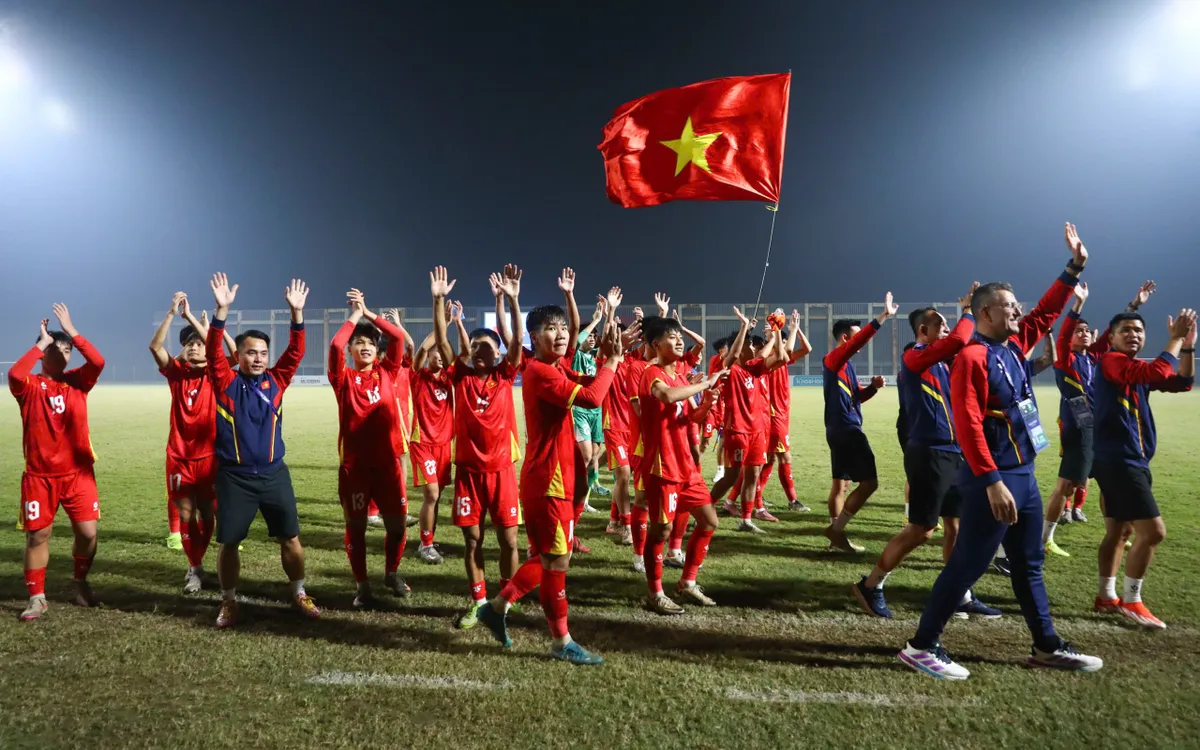 Với thành tích toàn thắng tại vòng bảng, U17 Việt Nam đã chính thức ghi tên mình vào VCK U17 châu Á, trước khi hướng tới mục tiêu lọt vào nhóm 8 đội mạnh nhất để giành quyền dự VCK U17 World Cup. (Ảnh: VFF)