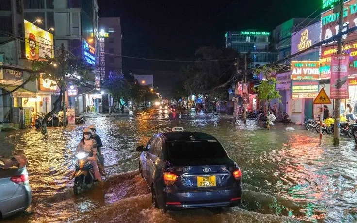 Đường Cách Mạng Tháng Tám ở thành phố Cần Thơ thường xuyên bị ngập mỗi khi triều cường lên cao. (Ảnh: Thanh Liêm)
