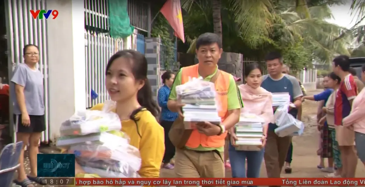 Tấm lòng giáo viên vùng lũ