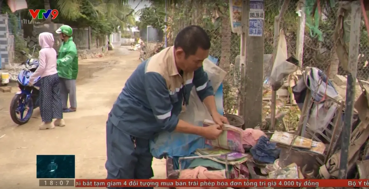 tc24h-3011-2 sách vở đồng phục chẳng còn gì.jpg