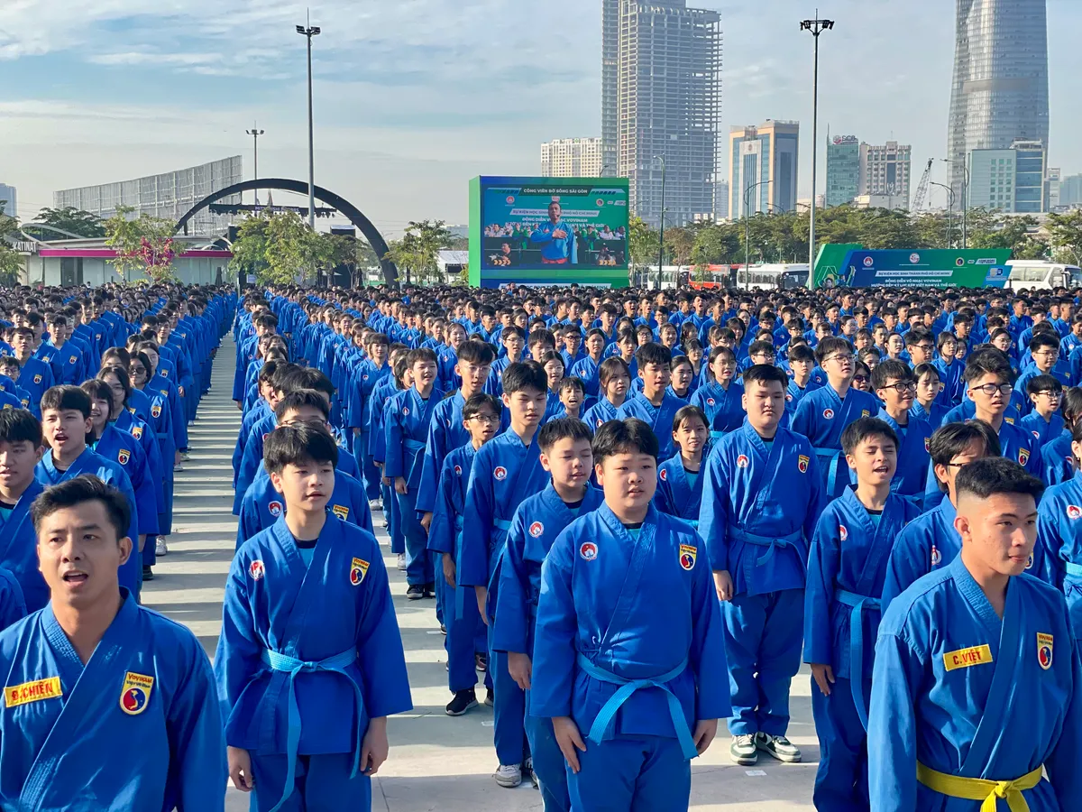 60.000 học sinh TP Hồ Chí Minh xác lập kỷ lục thế giới đồng diễn Vovinam - Ảnh 3.