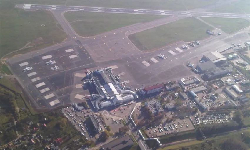 Sân bay Litva tê liệt vì khinh khí cầu- Ảnh 1.