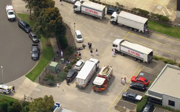 21 người đã được đưa đến bệnh viện sau vụ rò rỉ khí carbon monoxide tại một nhà máy chế biến thịt lợn ở phía Tây Melbourne (Ảnh: 9News)