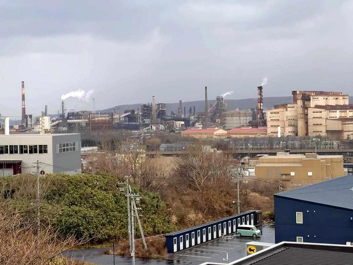 Nổ lớn tại nhà máy công ty thép Nippon Steel (Nhật Bản) gây hỏa hoạn nghiêm trọng - Ảnh 1.